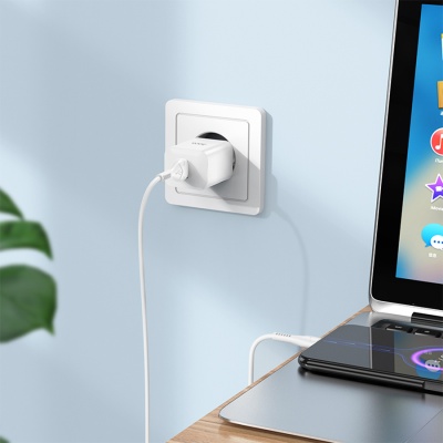 Сетевое зарядное устройство HOCO N26 Maxim 1xUSB, 3.0A, 18W, белый